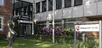 Schrägansicht Hauptgebäude am Kapitelplatz